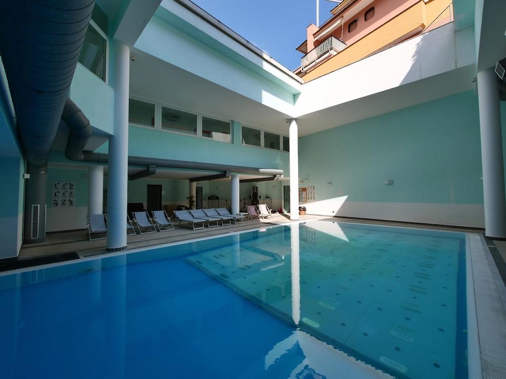 Hotel Residence Mondial Монелья Экстерьер фото