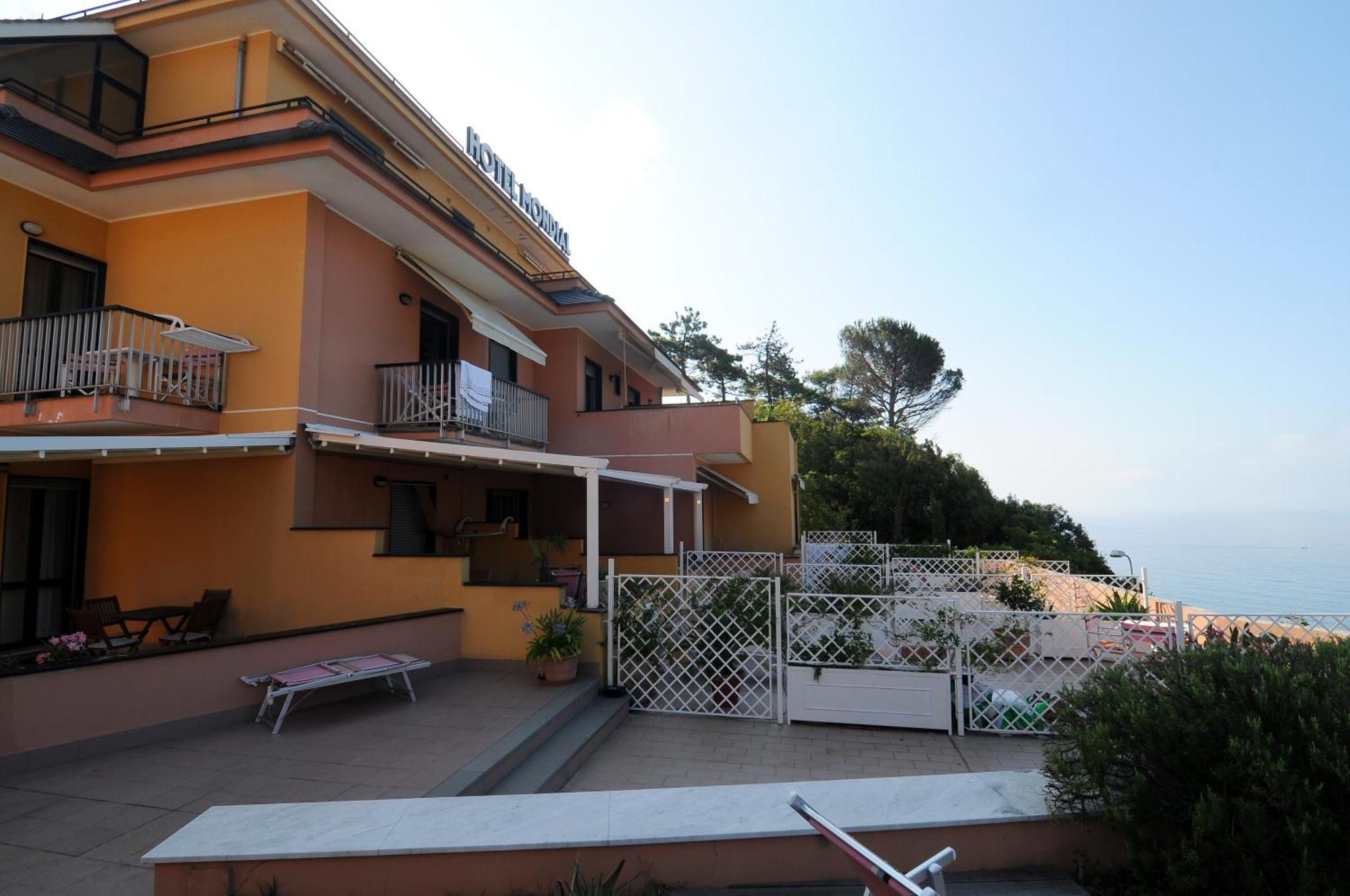 Hotel Residence Mondial Монелья Экстерьер фото